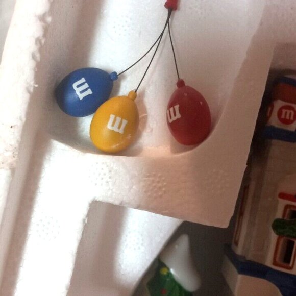 Dept 56 M&M's holiday toys Toy Shop Lighted House with candy dish christmas - Picture 3 of 7